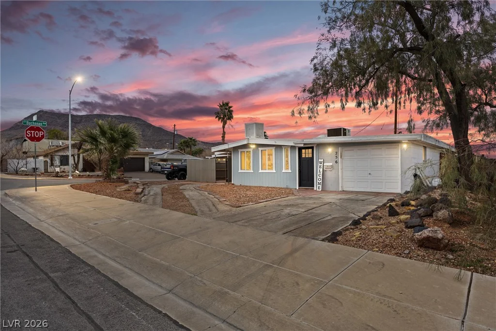 256 Hillcrest, Henderson, NV 89015