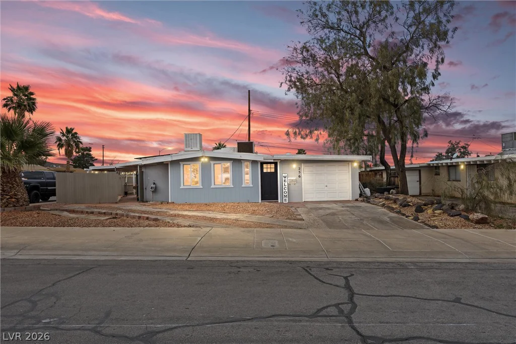 256 Hillcrest, Henderson, NV 89015