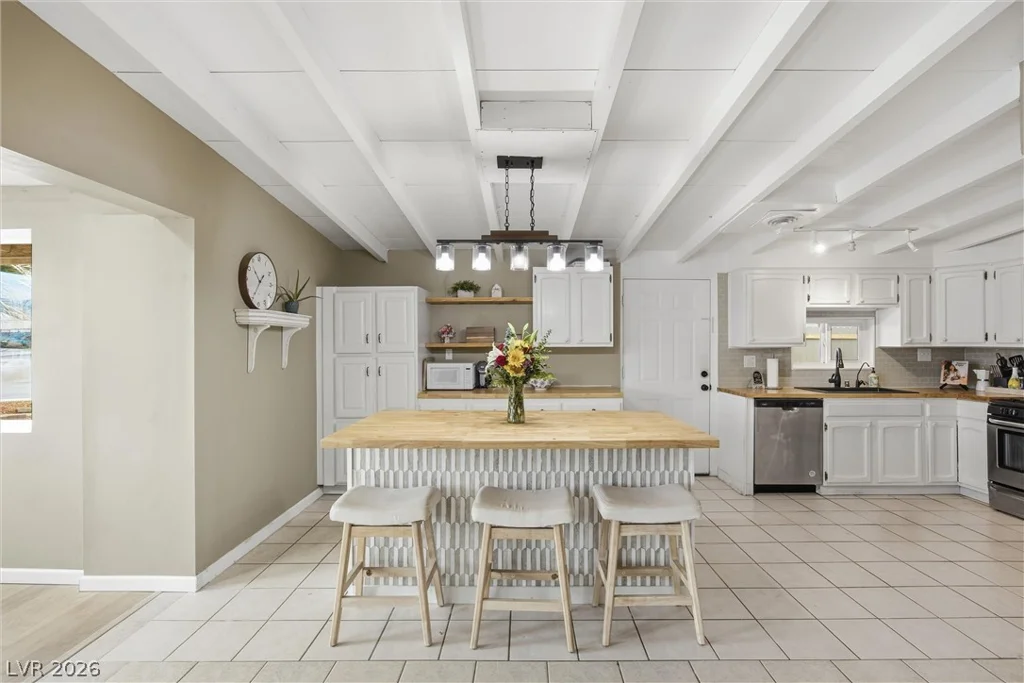 256 Hillcrest, Henderson, NV 89015