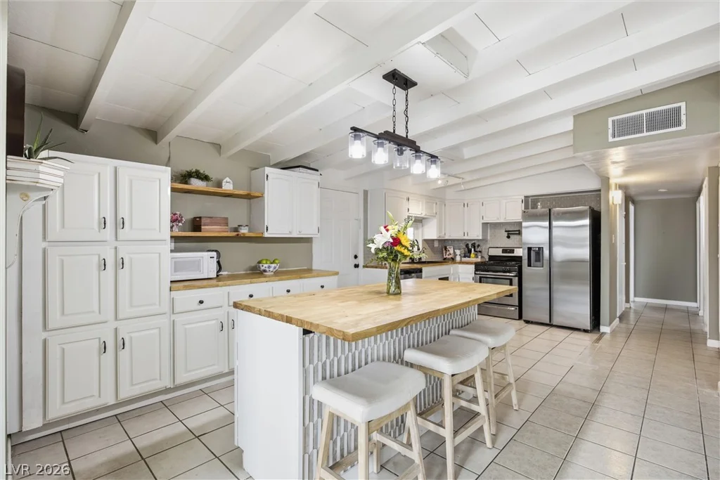 256 Hillcrest, Henderson, NV 89015