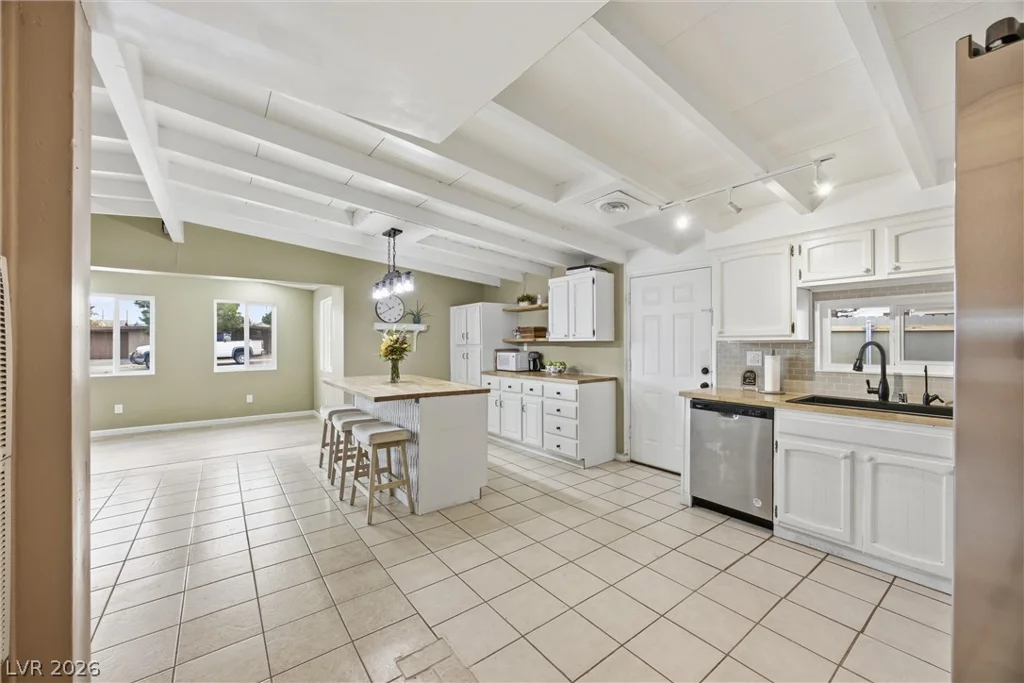 256 Hillcrest, Henderson, NV 89015