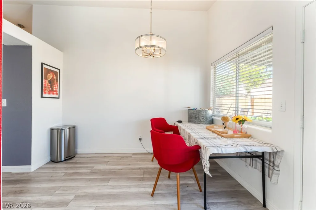7320 Silver Ridge, Las Vegas, NV 89128