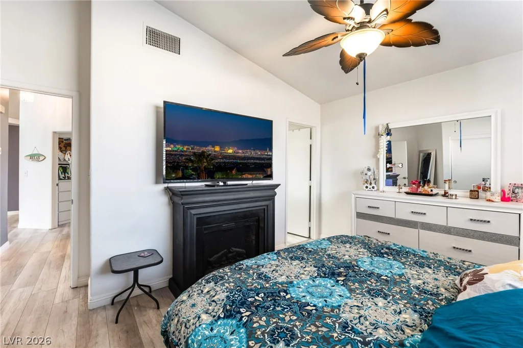 7320 Silver Ridge, Las Vegas, NV 89128