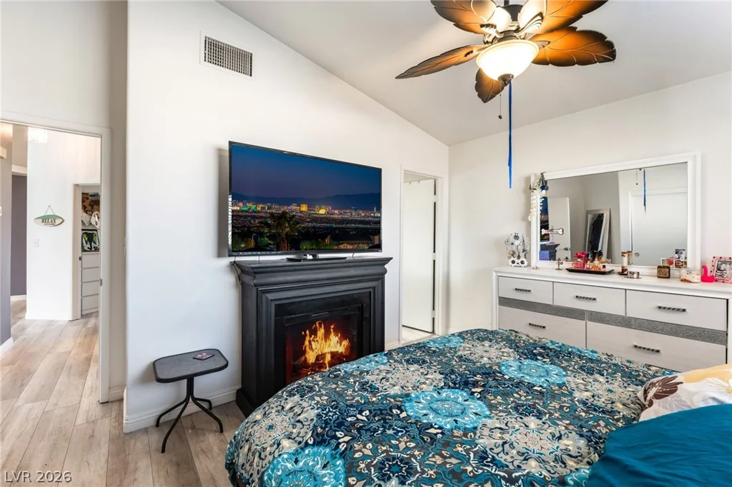 7320 Silver Ridge, Las Vegas, NV 89128
