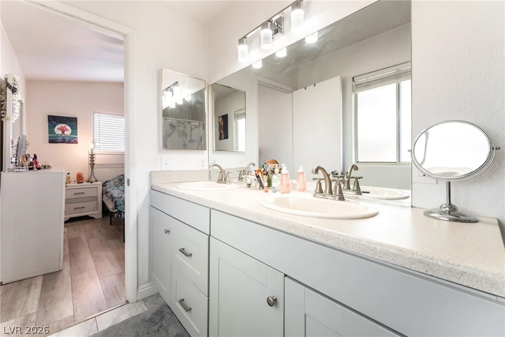 7320 Silver Ridge, Las Vegas, NV 89128