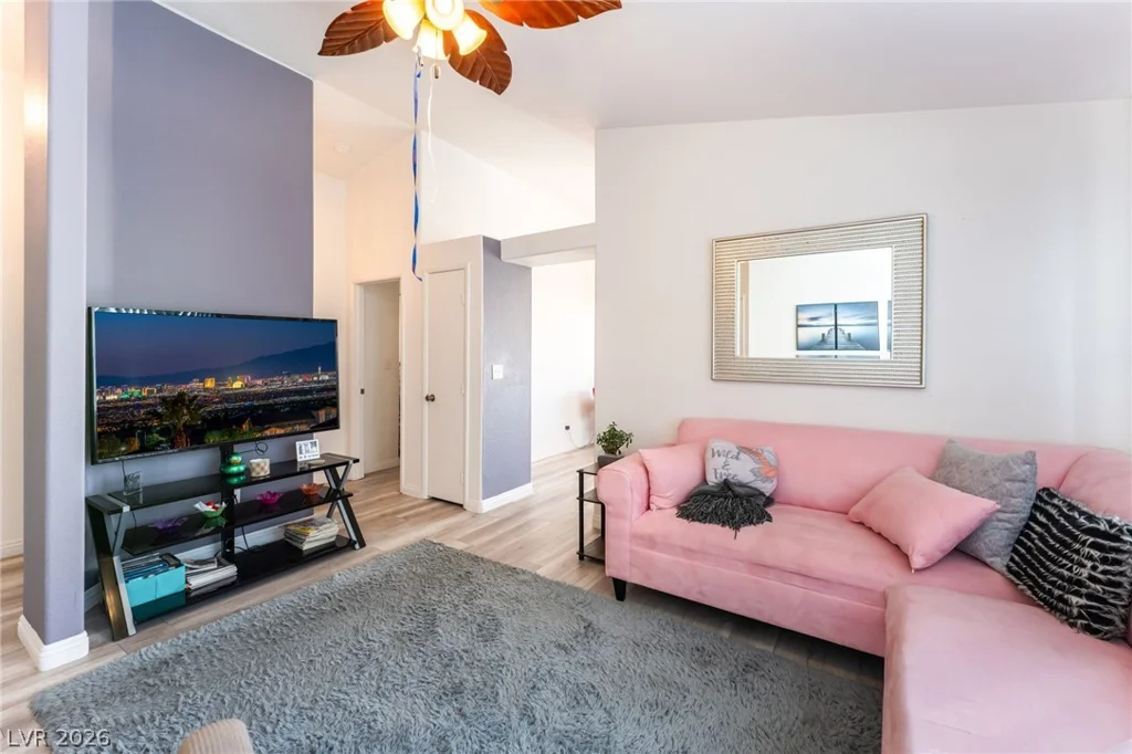 7320 Silver Ridge, Las Vegas, NV 89128
