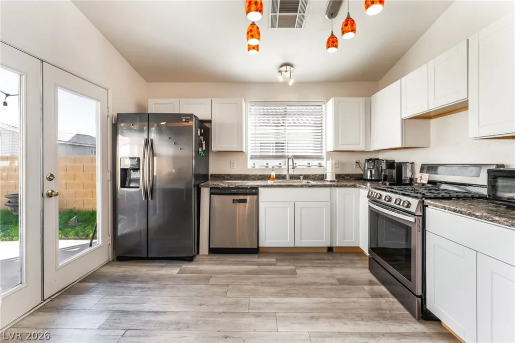 7320 Silver Ridge, Las Vegas, NV 89128
