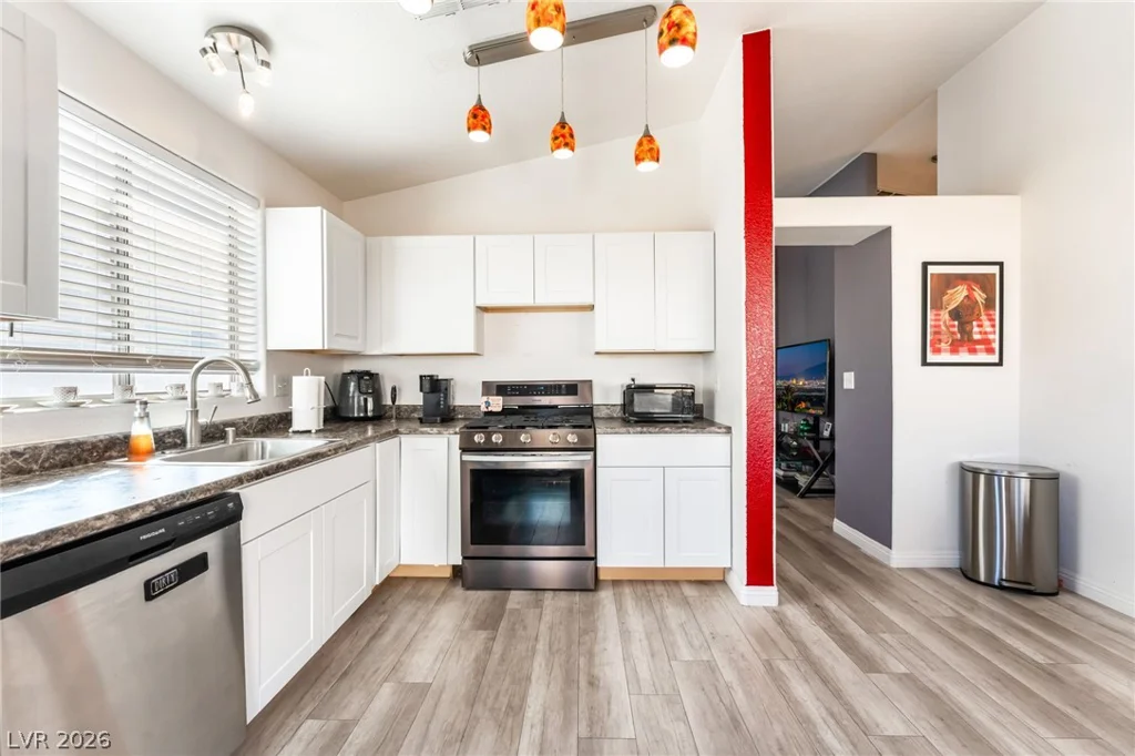7320 Silver Ridge, Las Vegas, NV 89128