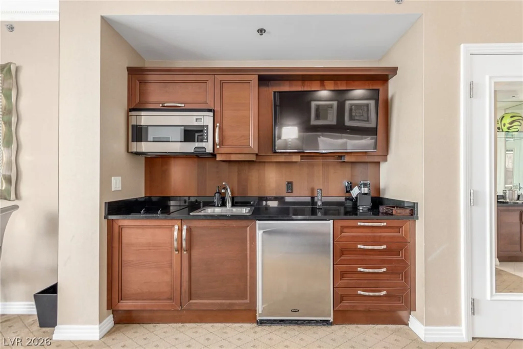 125 Harmon, Las Vegas, NV 89109