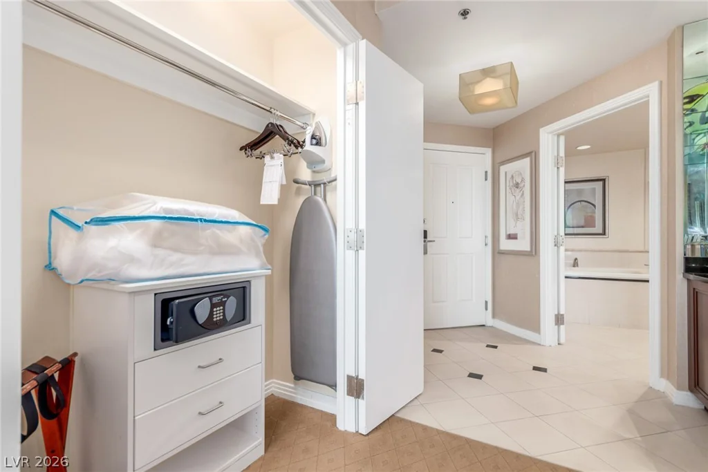 125 Harmon, Las Vegas, NV 89109