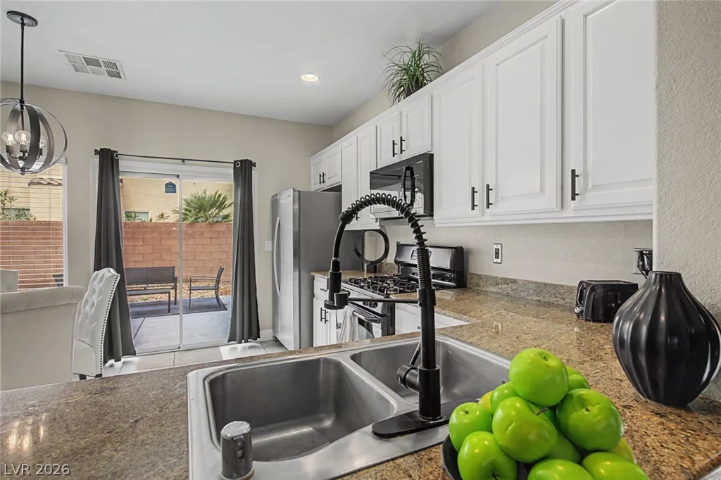 8136 Memory Lake, Las Vegas, NV 89178