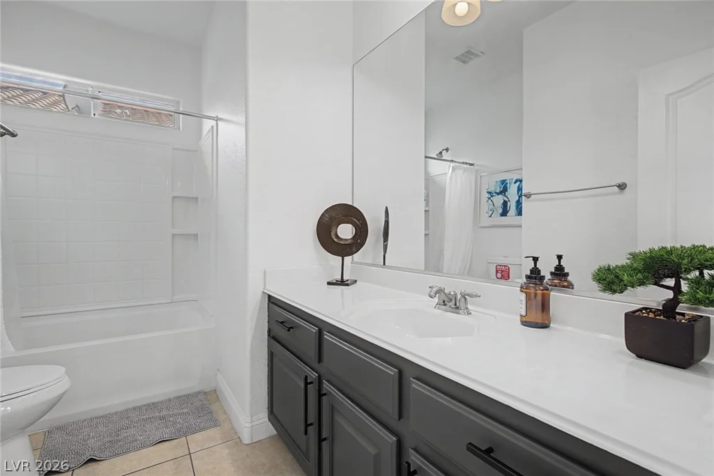 8136 Memory Lake, Las Vegas, NV 89178