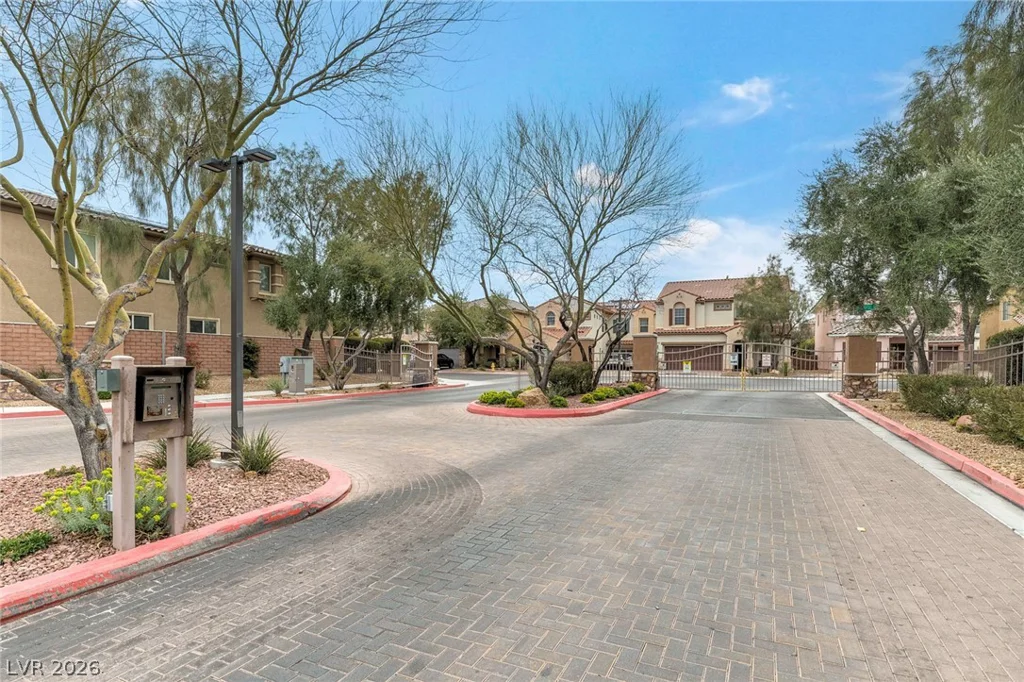 8136 Memory Lake, Las Vegas, NV 89178