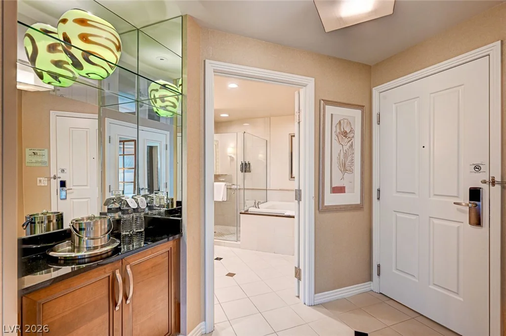 125 Harmon, Las Vegas, NV 89109