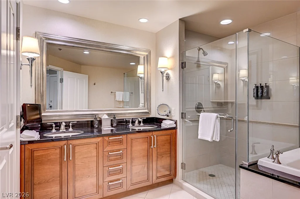 125 Harmon, Las Vegas, NV 89109