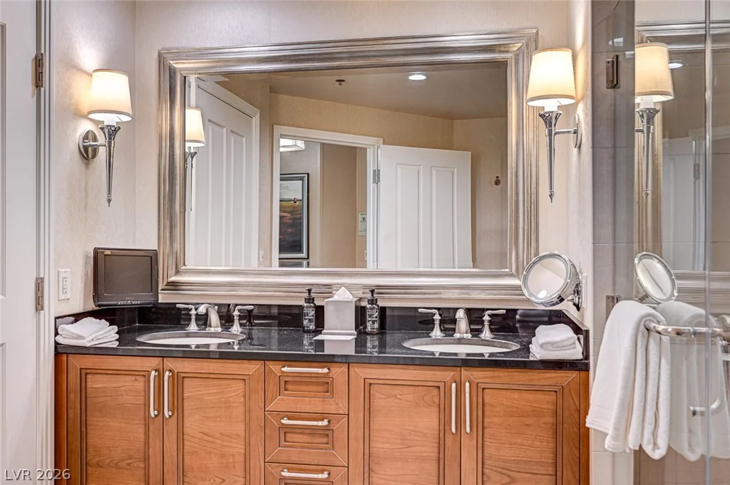 125 Harmon, Las Vegas, NV 89109