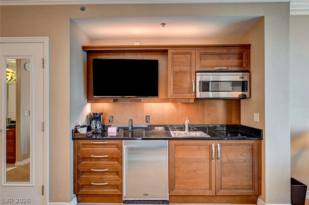 125 Harmon, Las Vegas, NV 89109