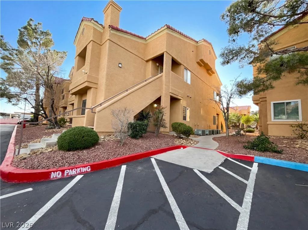 900 Heavenly Hills, Las Vegas, NV 89145