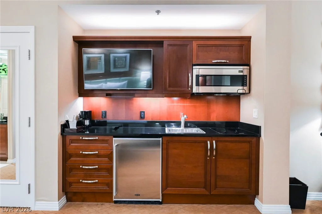145 HARMON, Las Vegas, NV 89109