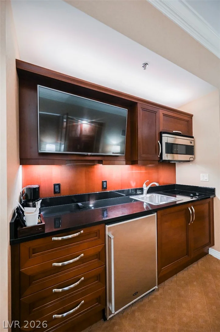 145 HARMON, Las Vegas, NV 89109