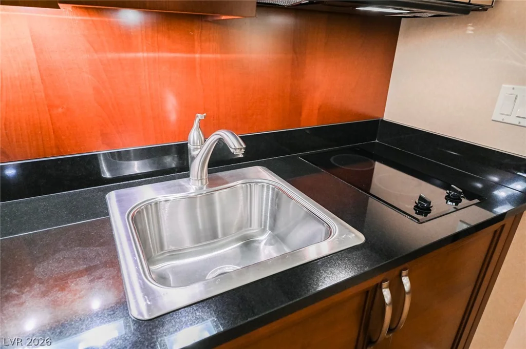 145 HARMON, Las Vegas, NV 89109
