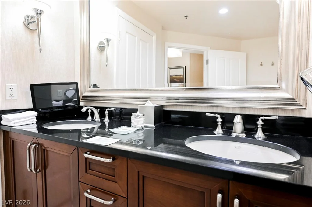 145 HARMON, Las Vegas, NV 89109