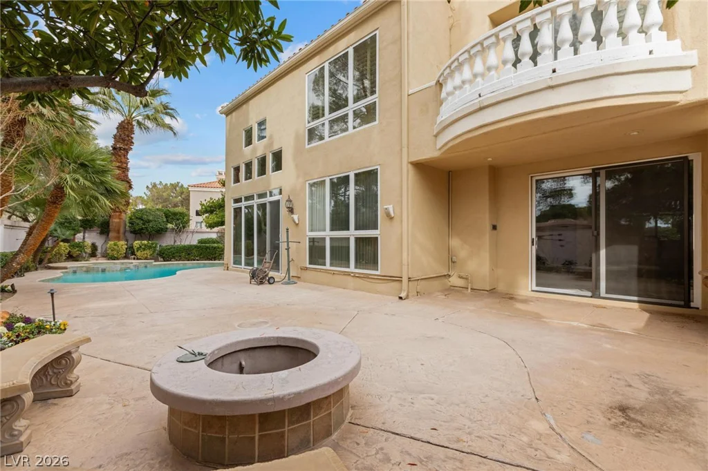 8229 Crow Valley, Las Vegas, NV 89113