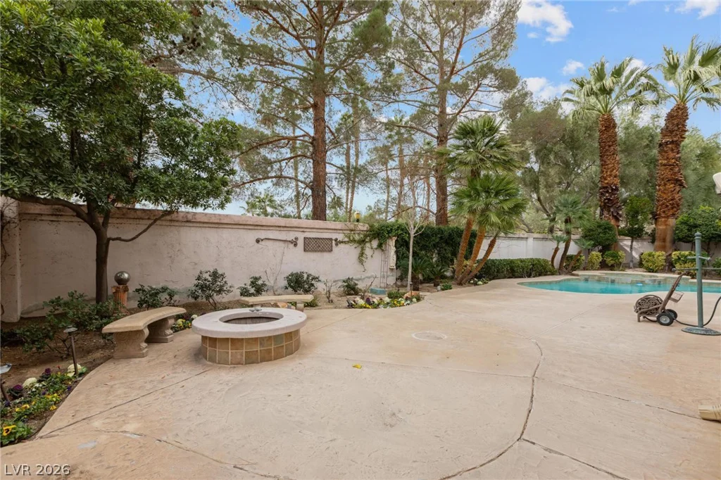 8229 Crow Valley, Las Vegas, NV 89113