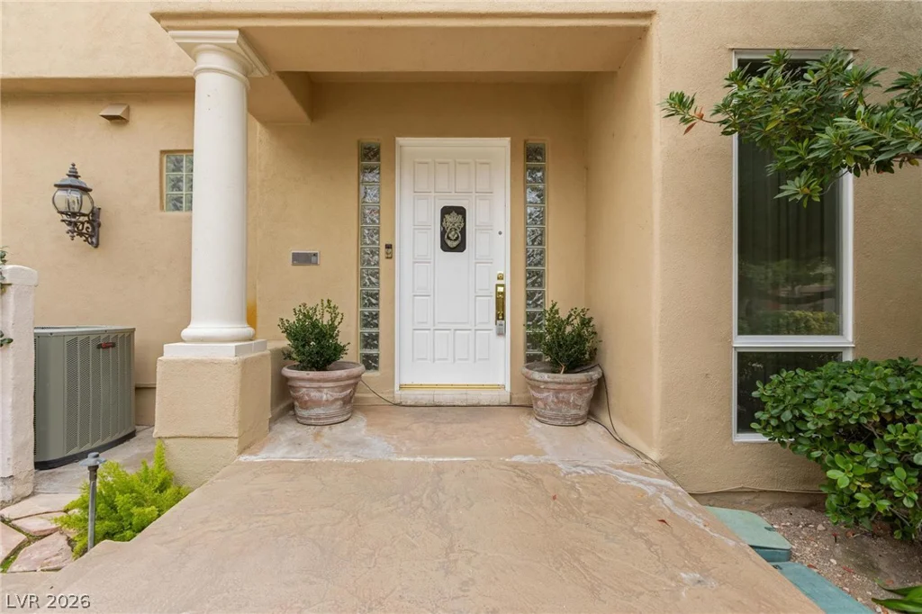 8229 Crow Valley, Las Vegas, NV 89113
