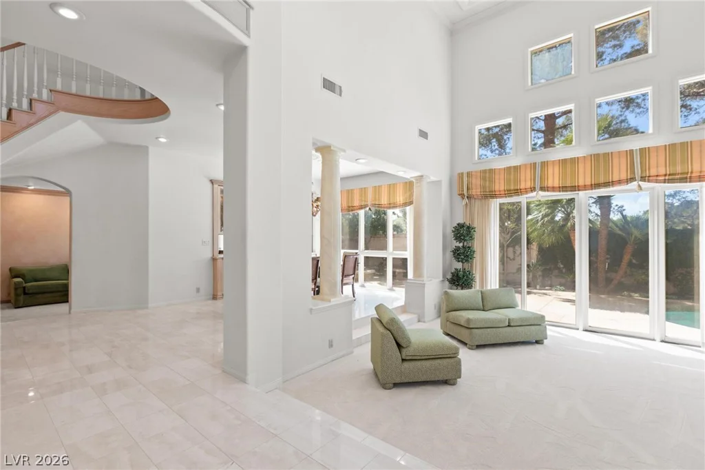8229 Crow Valley, Las Vegas, NV 89113
