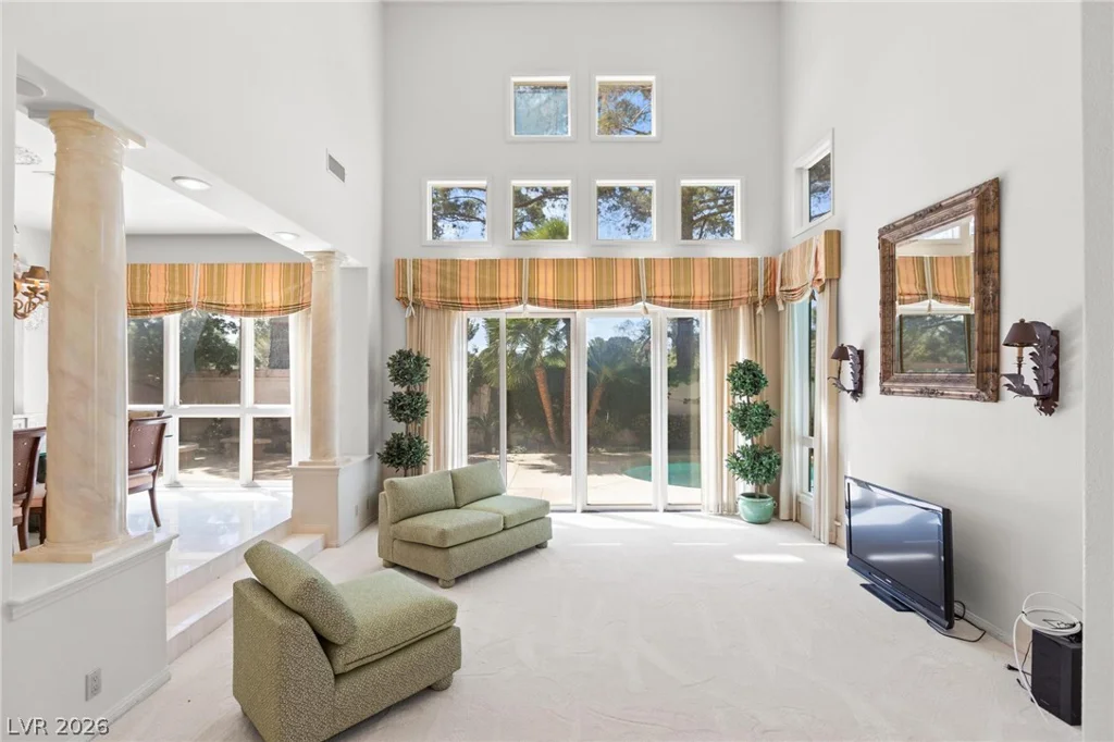 8229 Crow Valley, Las Vegas, NV 89113