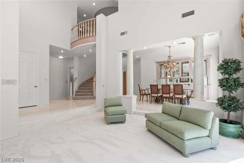 8229 Crow Valley, Las Vegas, NV 89113