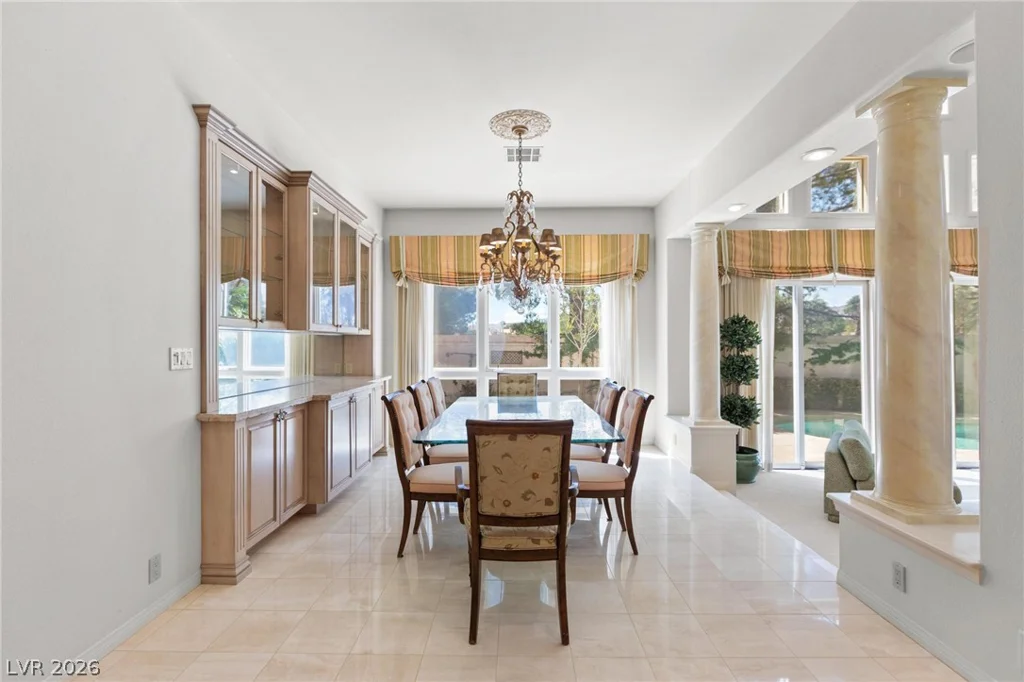 8229 Crow Valley, Las Vegas, NV 89113