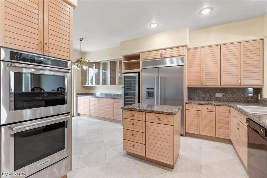 8229 Crow Valley, Las Vegas, NV 89113