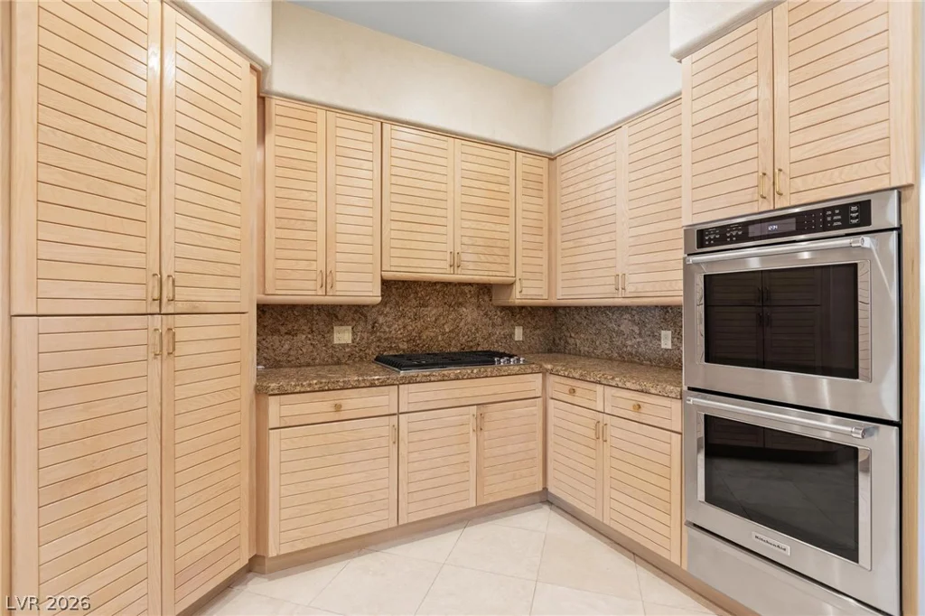 8229 Crow Valley, Las Vegas, NV 89113
