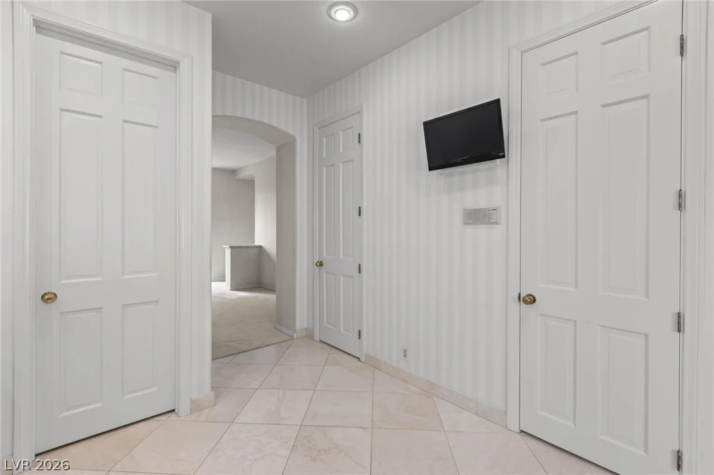 8229 Crow Valley, Las Vegas, NV 89113