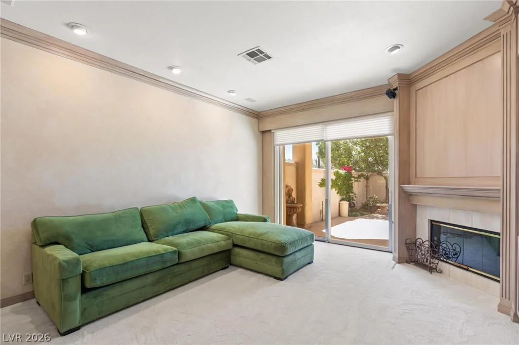 8229 Crow Valley, Las Vegas, NV 89113