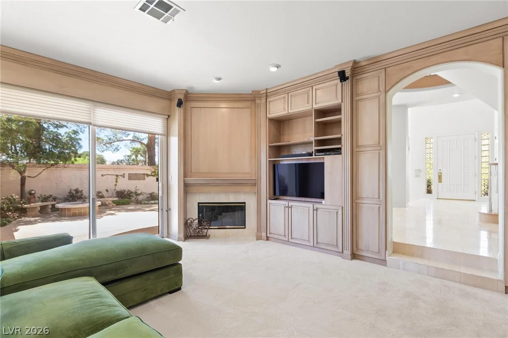 8229 Crow Valley, Las Vegas, NV 89113