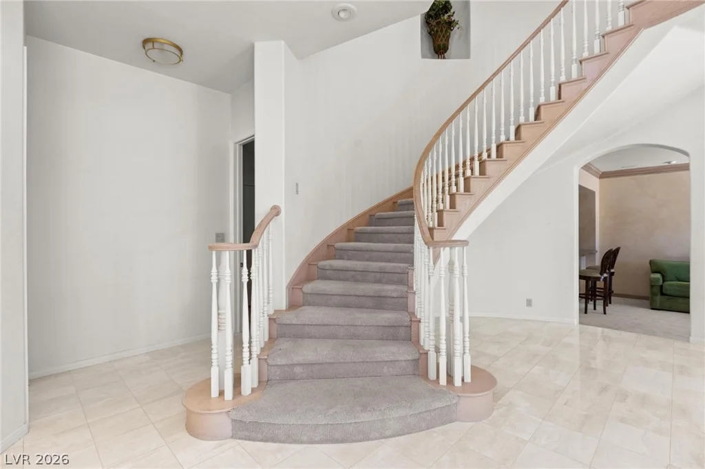 8229 Crow Valley, Las Vegas, NV 89113