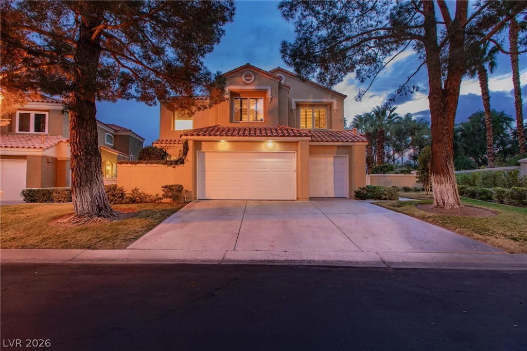 8229 Crow Valley, Las Vegas, NV 89113