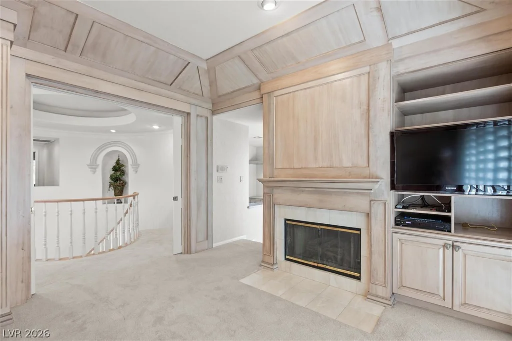 8229 Crow Valley, Las Vegas, NV 89113