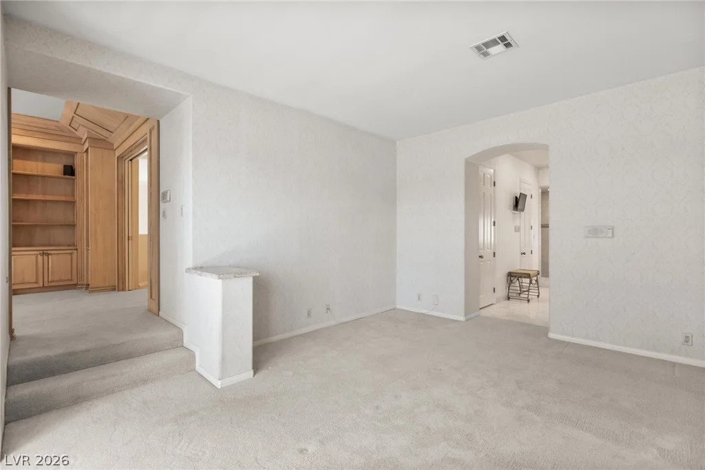 8229 Crow Valley, Las Vegas, NV 89113