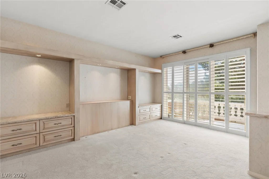 8229 Crow Valley, Las Vegas, NV 89113