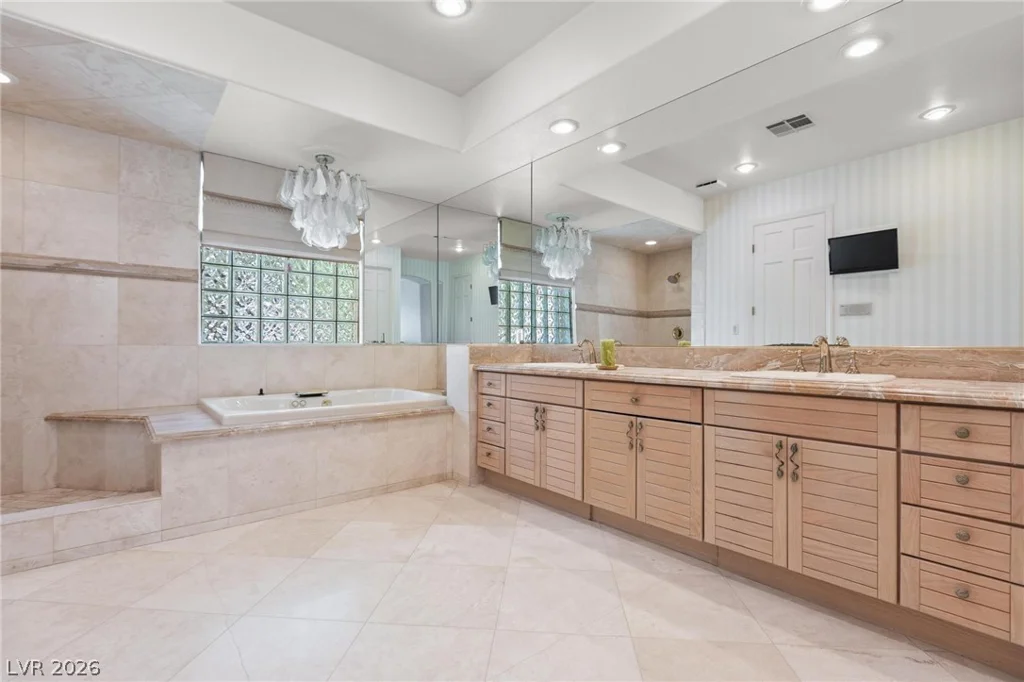 8229 Crow Valley, Las Vegas, NV 89113