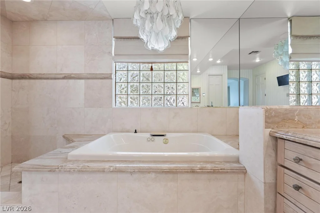 8229 Crow Valley, Las Vegas, NV 89113