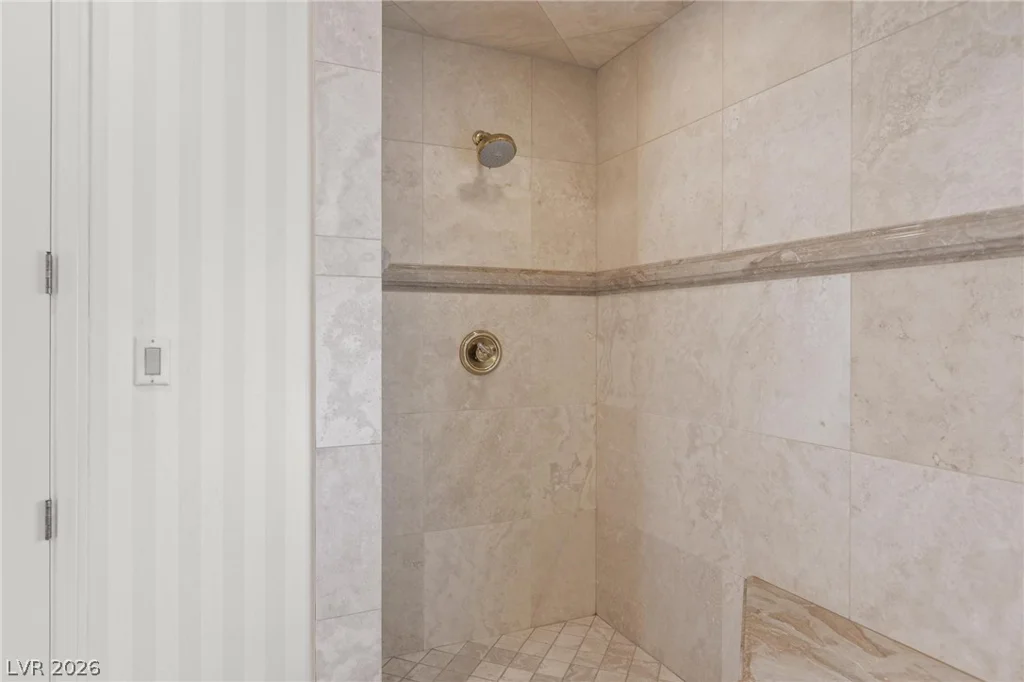8229 Crow Valley, Las Vegas, NV 89113