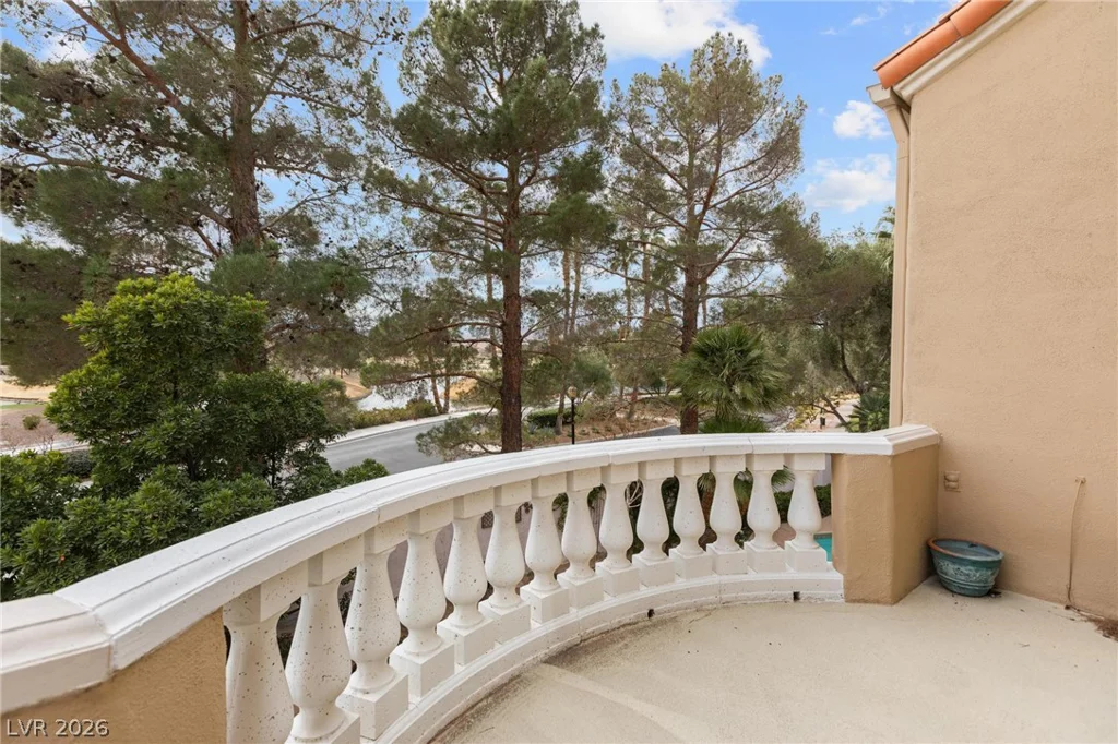 8229 Crow Valley, Las Vegas, NV 89113