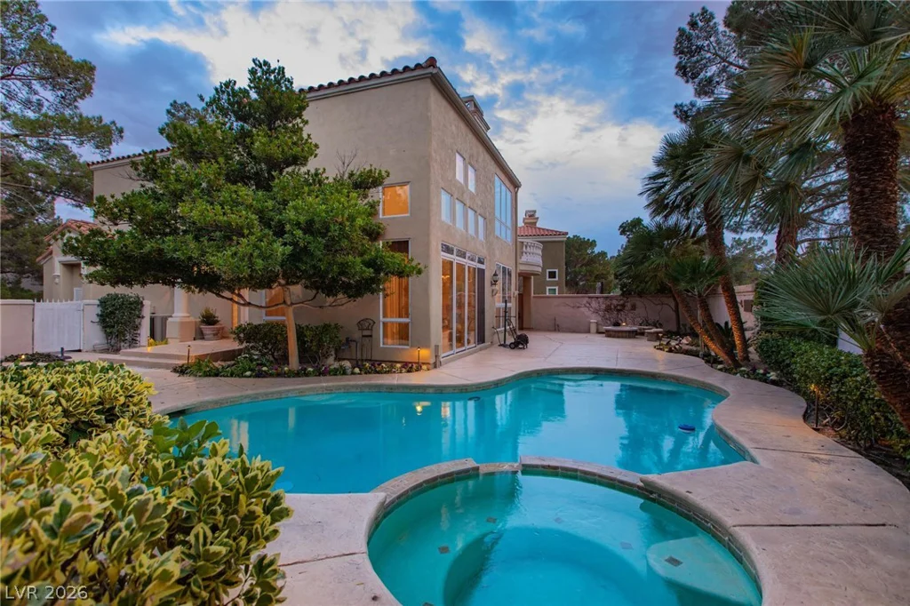 8229 Crow Valley, Las Vegas, NV 89113