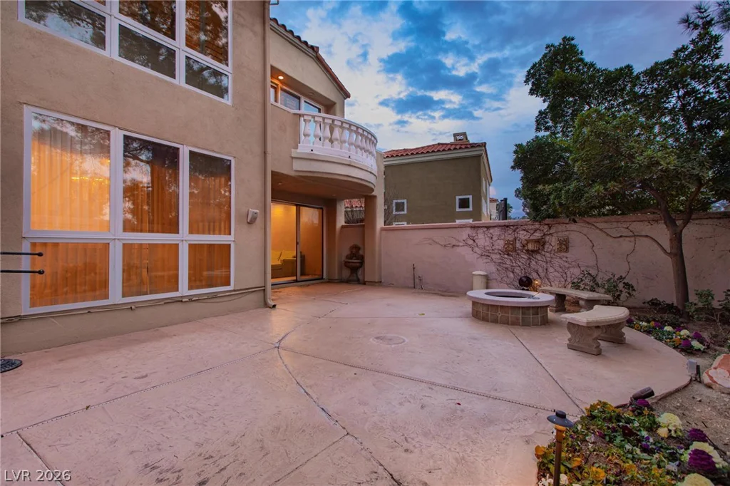 8229 Crow Valley, Las Vegas, NV 89113