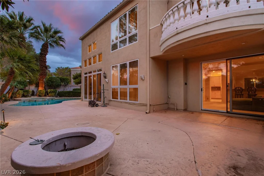 8229 Crow Valley, Las Vegas, NV 89113